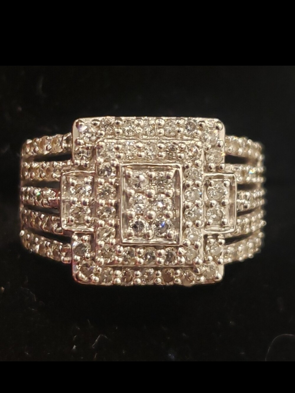 Dazzling 2Ct Diamomd wedding ring